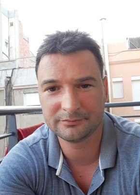 Marc-Antoine, 42, République Française, Fougères
