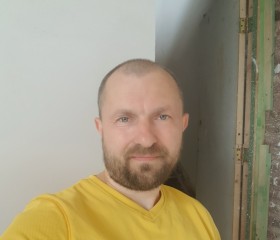 Vadym Savchuk, 46, Brussels