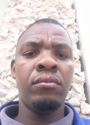 Dello из Grootfontein 32 года