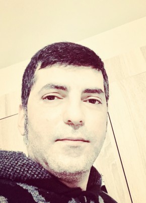 Güney Özkan, 43, Türkiye Cumhuriyeti, İstanbul