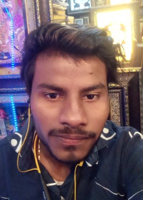 Raj Saini, 19, India, Vrindāvan