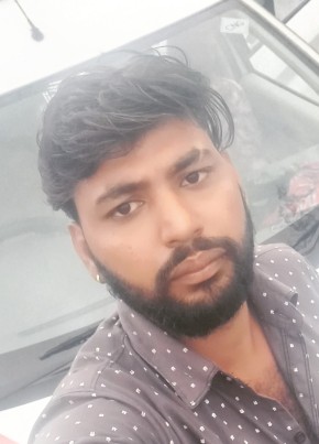 धर्मेंद्र कुशवाह, 25, India, Bhiwandi