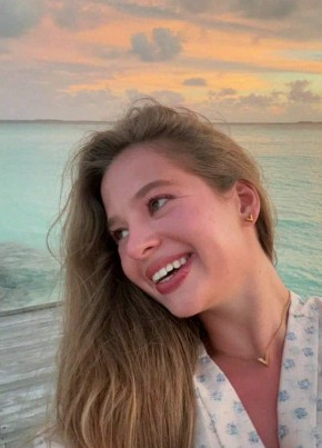 Милана из 香港 23 года