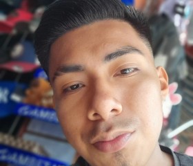 Alex, 21, Guatemala City