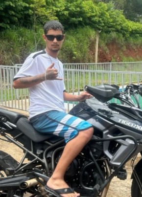 Kaique из Viçosa (Minas Gerais) 22 года