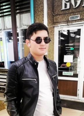 Максим из Калининграда 24 года