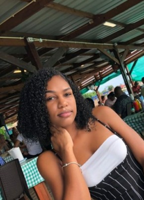 Maura Castro, 20, República de Angola, Cabinda