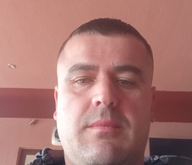 Genti, 31, Tirana