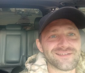 Timofey Tikhonov, 39, Kogalym