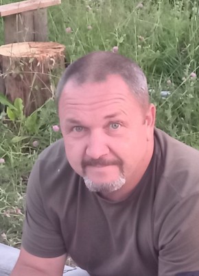 Антон из Курска 46 лет