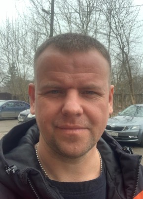 Илья из Калуги 44 года