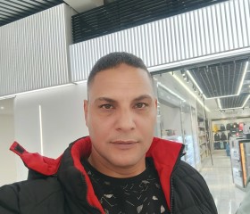 Ahmed, 41, Tirana