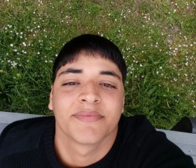 Ferhat, 19, Paris
