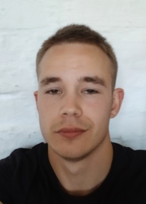 Максим из Ижевска 20 лет