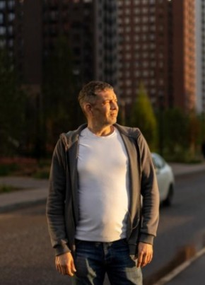Денис из Казани 46 лет
