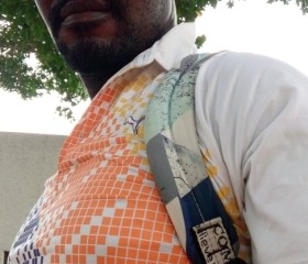James Papa, 46, Tema