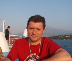 Mat, 48, Budapest