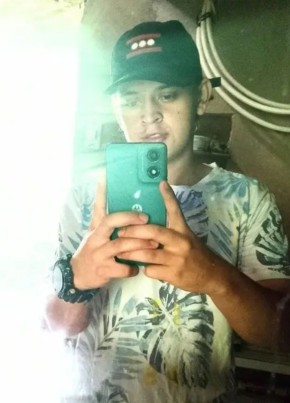 Sebastian из Medellín 23 года