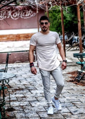 Sinan Polat, 25, Türkiye Cumhuriyeti, İzmir