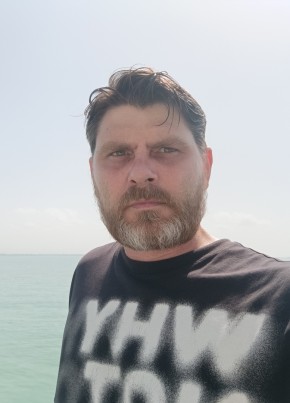 Михаил из Астрахани 43 года