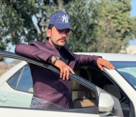 Umair, 19, Dullewala