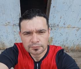 Ariel, 39, Santa Rosa