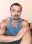 Lutan, 34  , Pristina