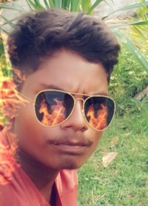 Vishnu Saket, 18, India, Bhopal
