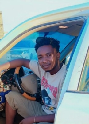 Murtaza из Ndjamena 22 года