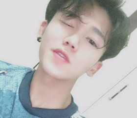 尹书航, 25, Zhengzhou