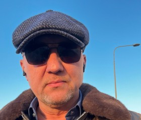 Anton, 55, Moscow