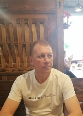 Денис из Москвы 44 года