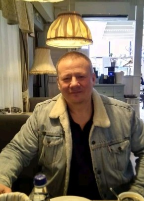Robert, 57, Romania, București