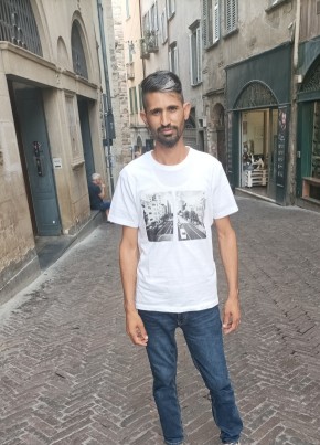 Khan, 28, Repubblica Italiana, Mira