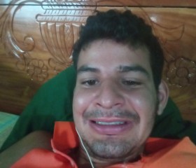 Nikolay, 28, Mucumpiz