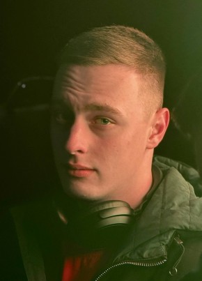 Никита из Симферополи 19 лет