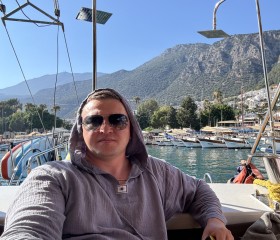 Andrey, 40, Saint Petersburg