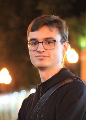 Роман из Москвы 19 лет