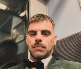 Mikhail, 39, London