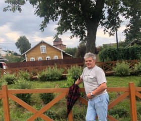 Олег, 68 лет, Москва