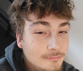 Liam, 23, Barrie