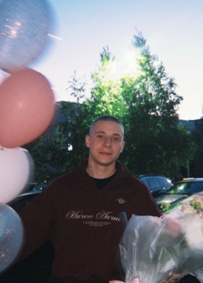 Максим из Сургута 23 года
