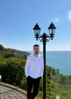 Емир из ბათუმი 24 года