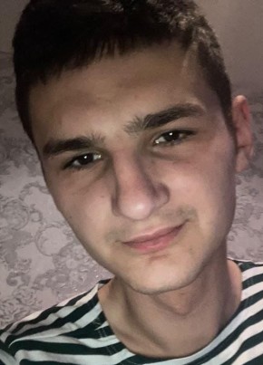 Стас из Лунінеца 24 года