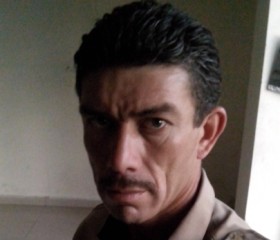 Julio, 46 лет, León