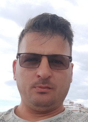 Dan, 40, Romania, Sectorul 3