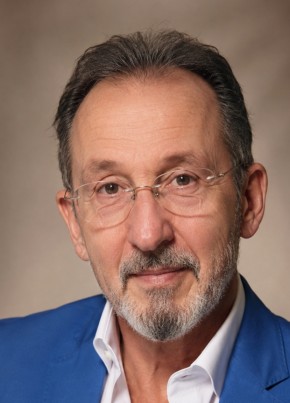 Gerardo Caroccia из Düsseldorf 62 года