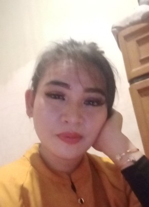 Indriani, 23, Indonesia, Makassar