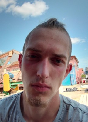 Maksim, 21, Russia, Rybinsk