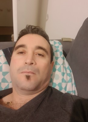 Karim, 42, République Française, Saint-Leu-la-Forêt